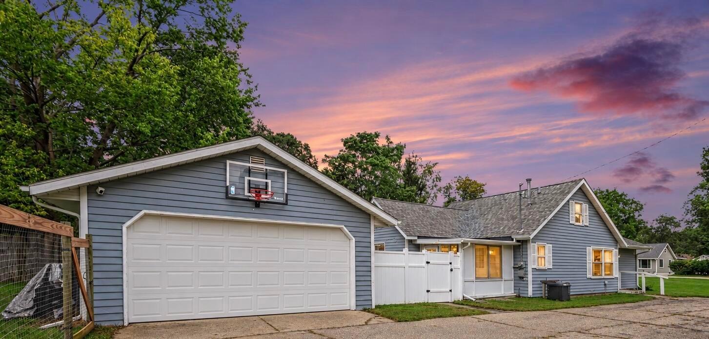 W Cherry St, Wayland, MI 49348