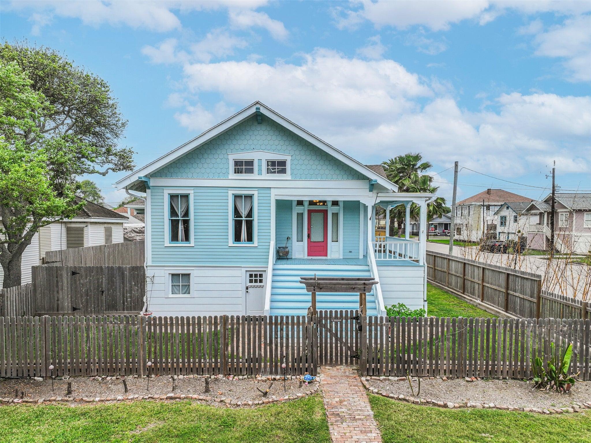 Avenue Q 1/2, Galveston, TX 77550