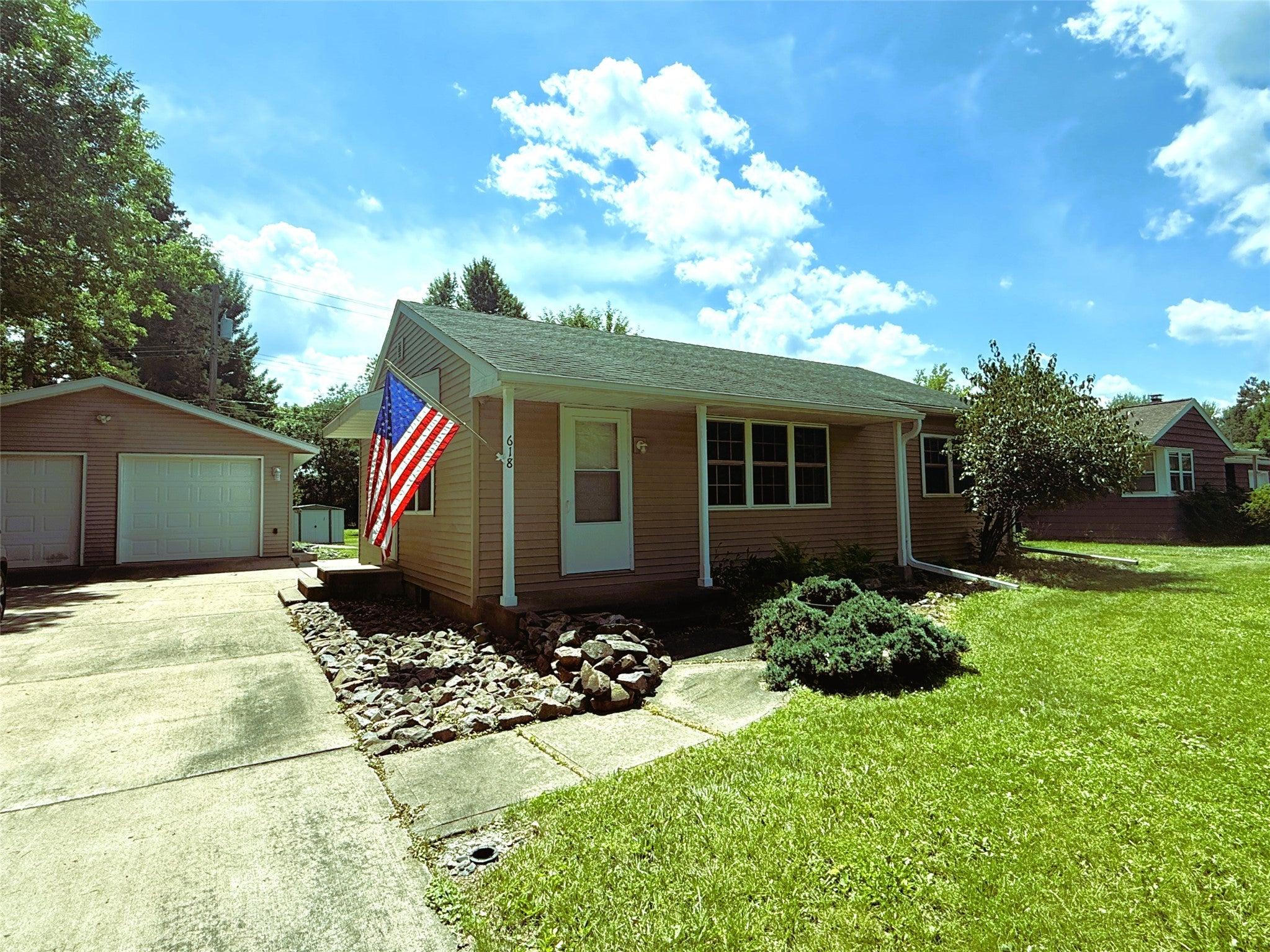 Park Ave E, Ladysmith, WI 54848