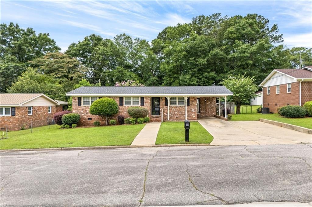 S 17th Ave, Lanett, AL 36863