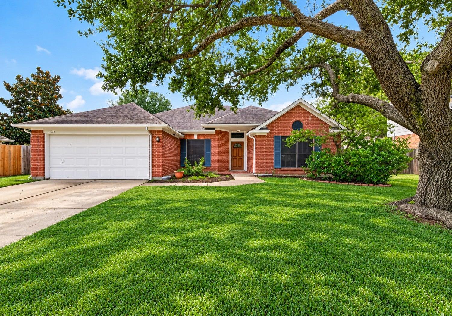 Park Maple Dr, Katy, TX 77450