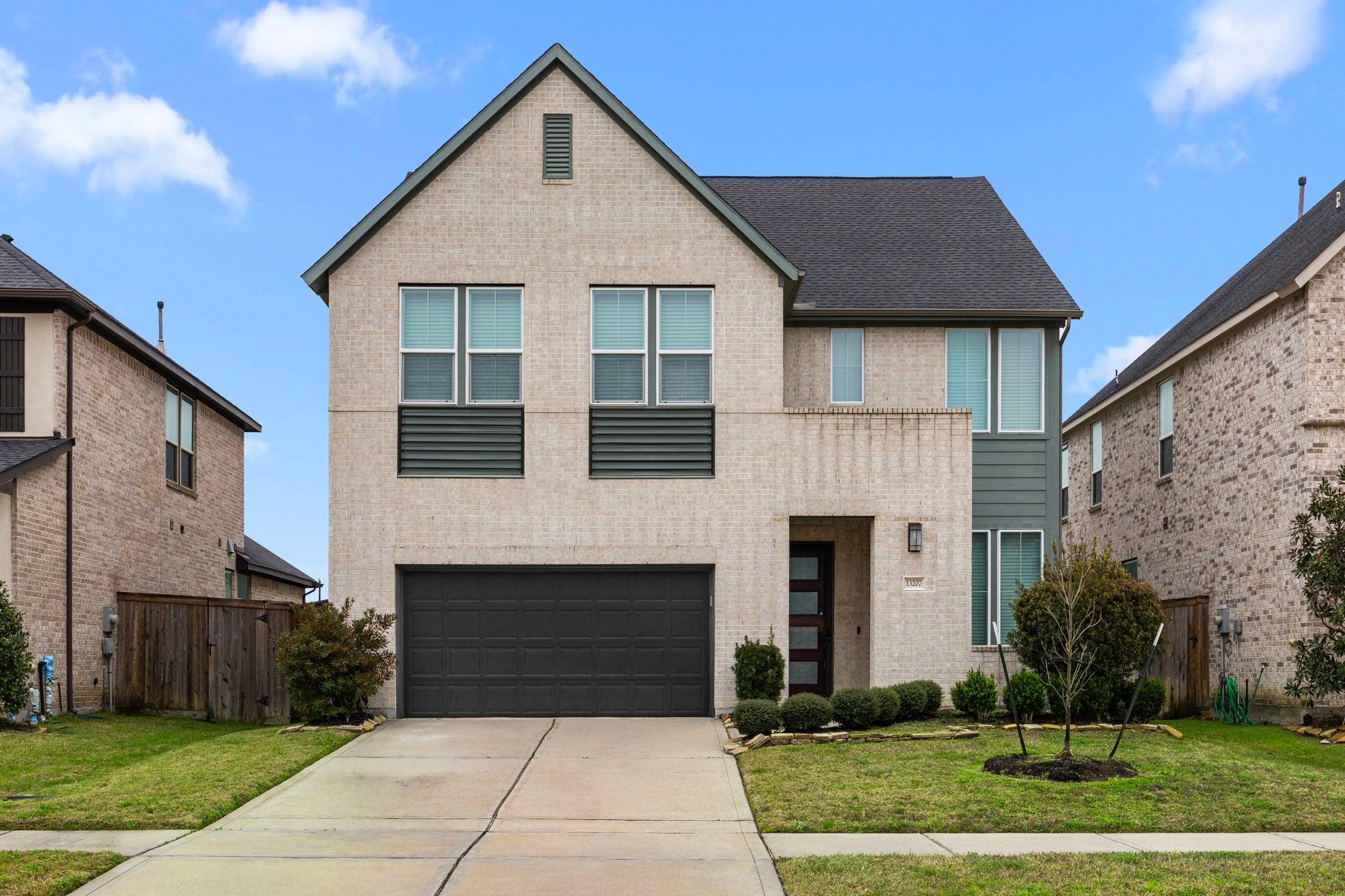 Terania Cliff Trce, Houston, TX 77059