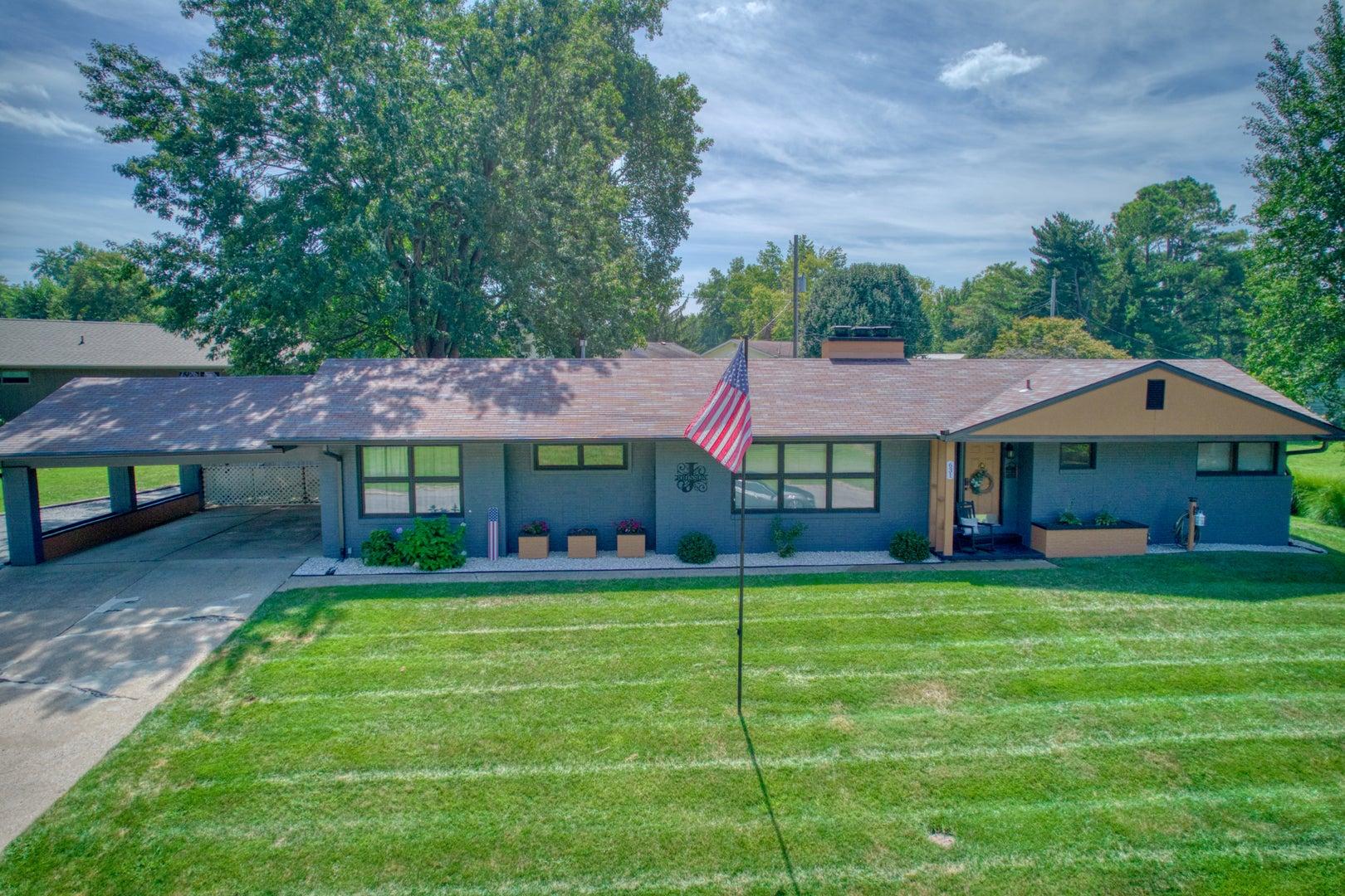 Indian Hill Dr, Herrin, IL 62948