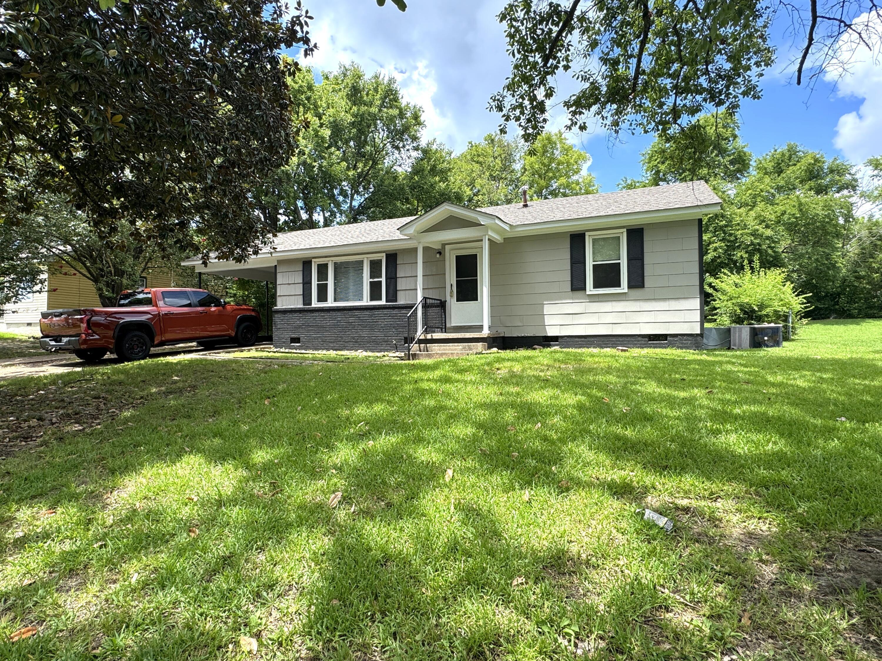Willett St, Tupelo, MS 38801