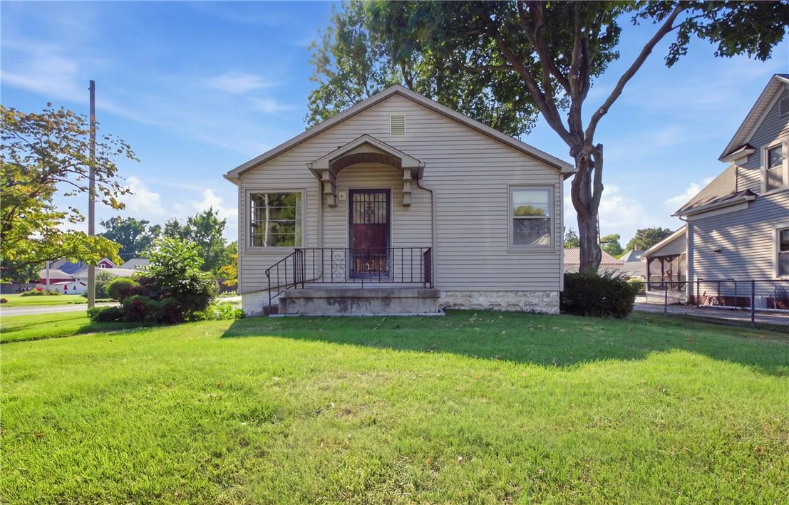 S 15th St, Mattoon, IL 61938