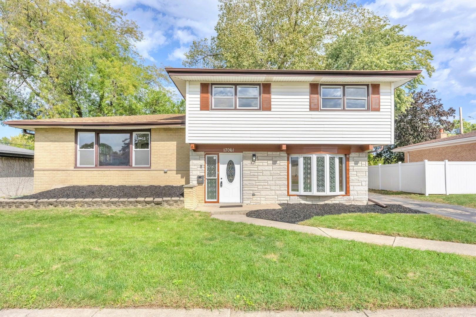 Evans Dr, South Holland, IL 60473
