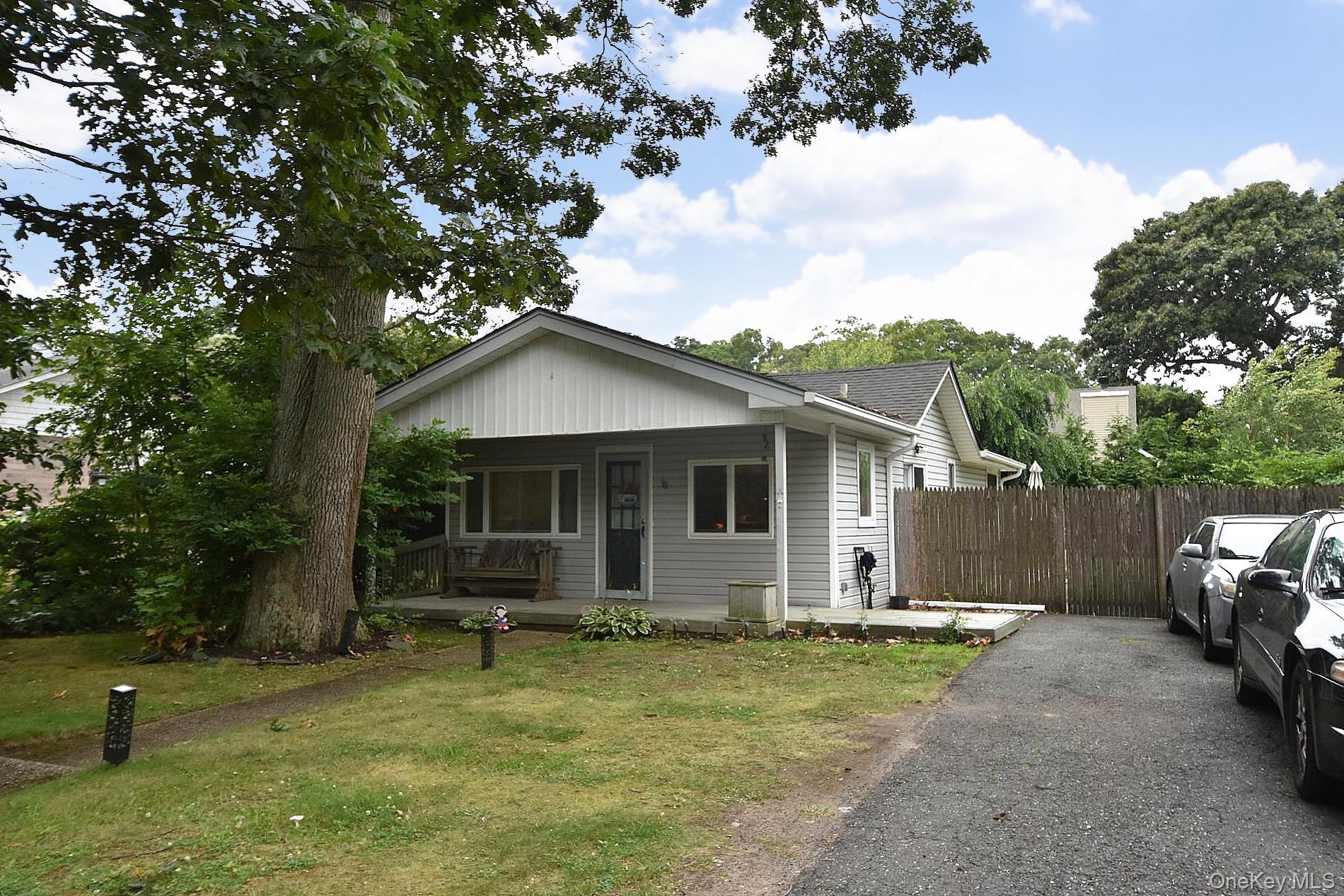 Balaton Ave, Ronkonkoma, NY 11779