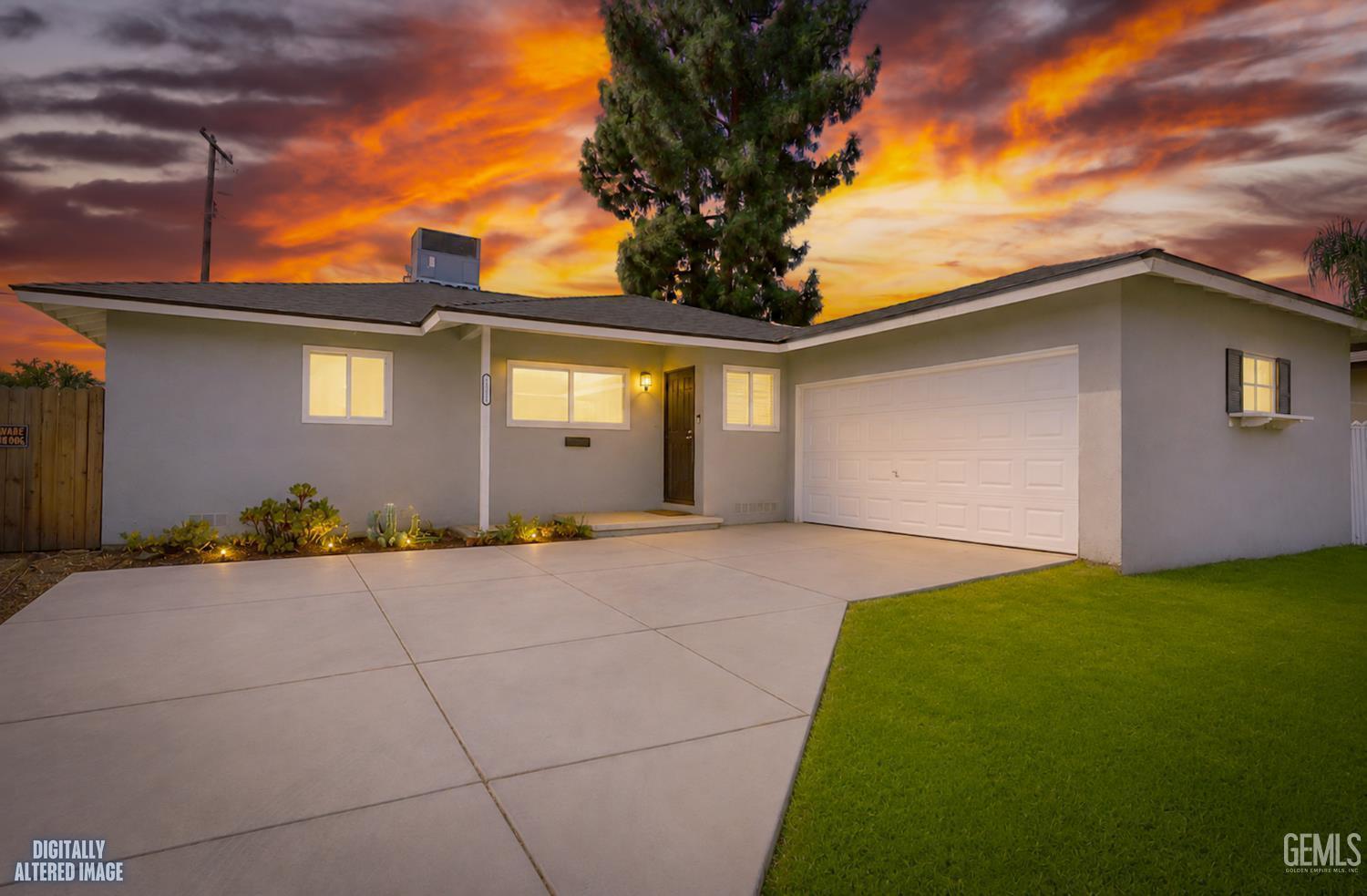 Lindsay Dr, Bakersfield, CA 93304