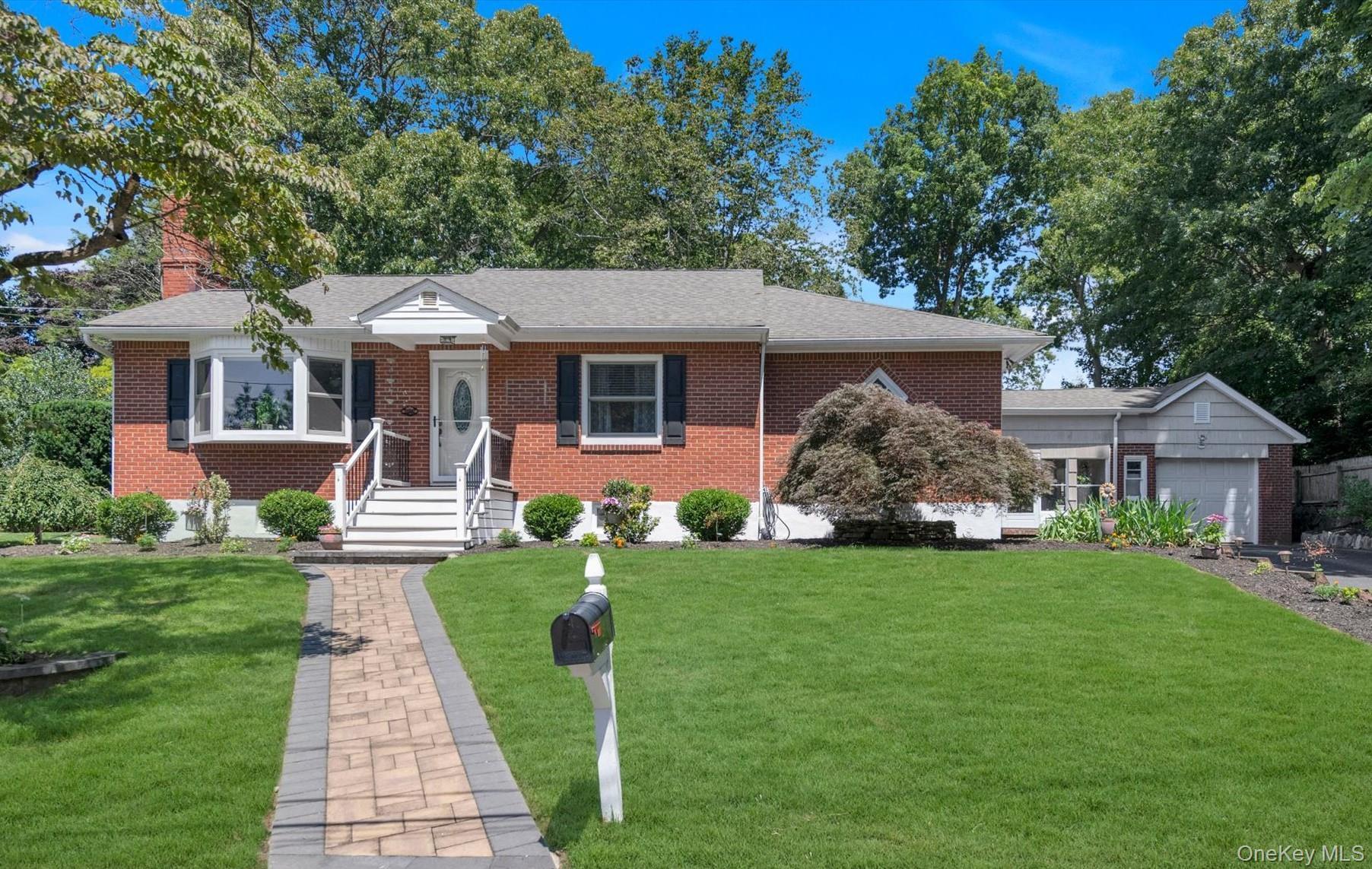 Carlson Ct, Kings Park, NY 11754
