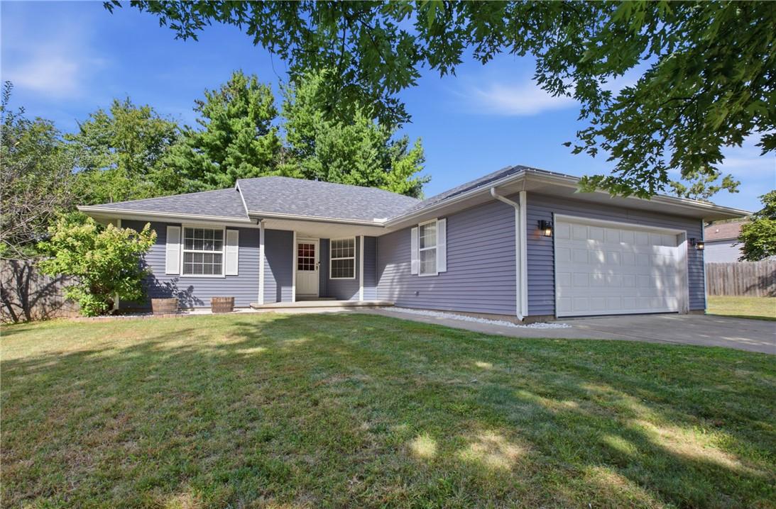 Woodlawn Dr, Charleston, IL 61920