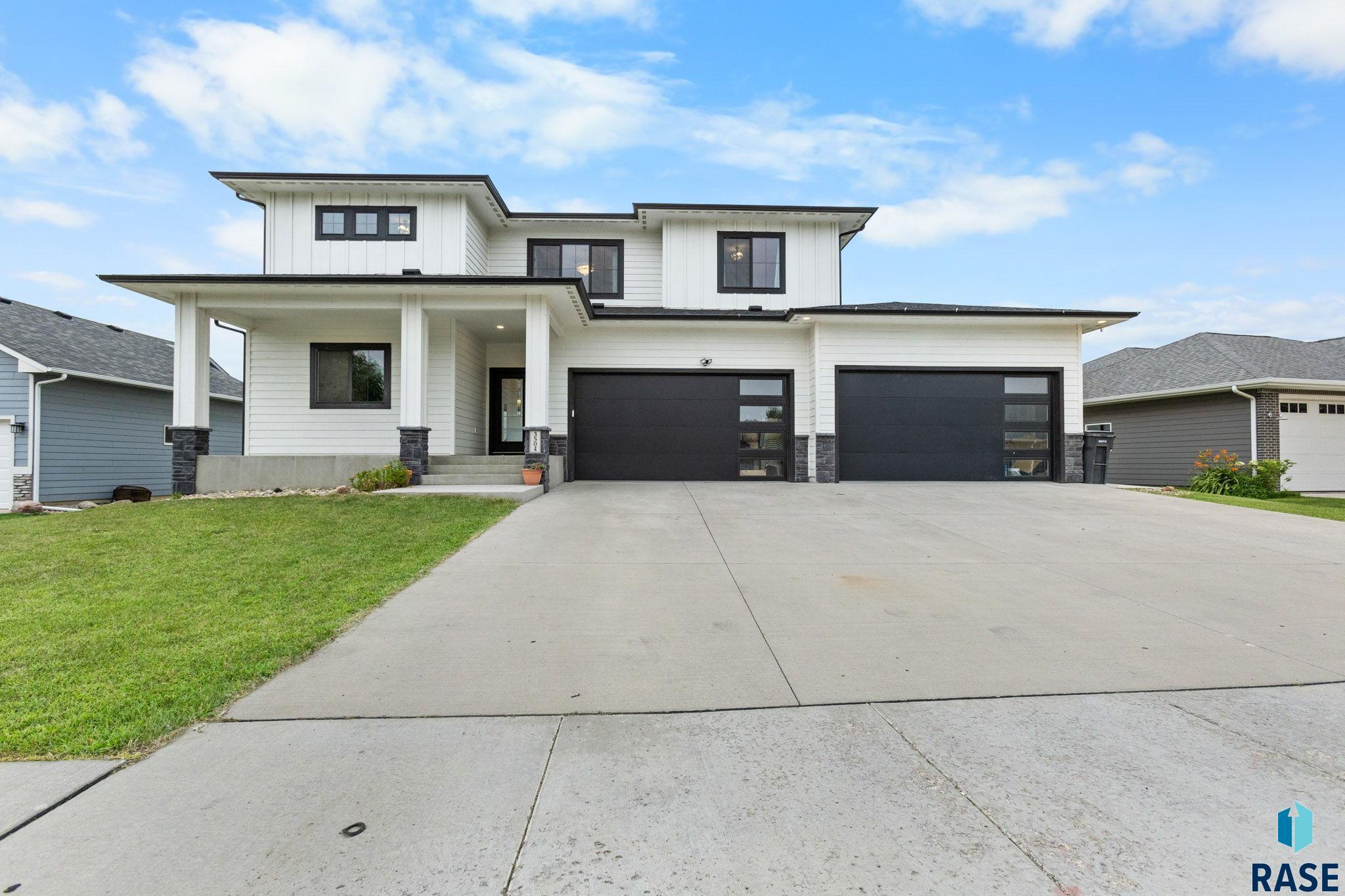 E Broken Arrow St, Sioux Falls, SD 57103