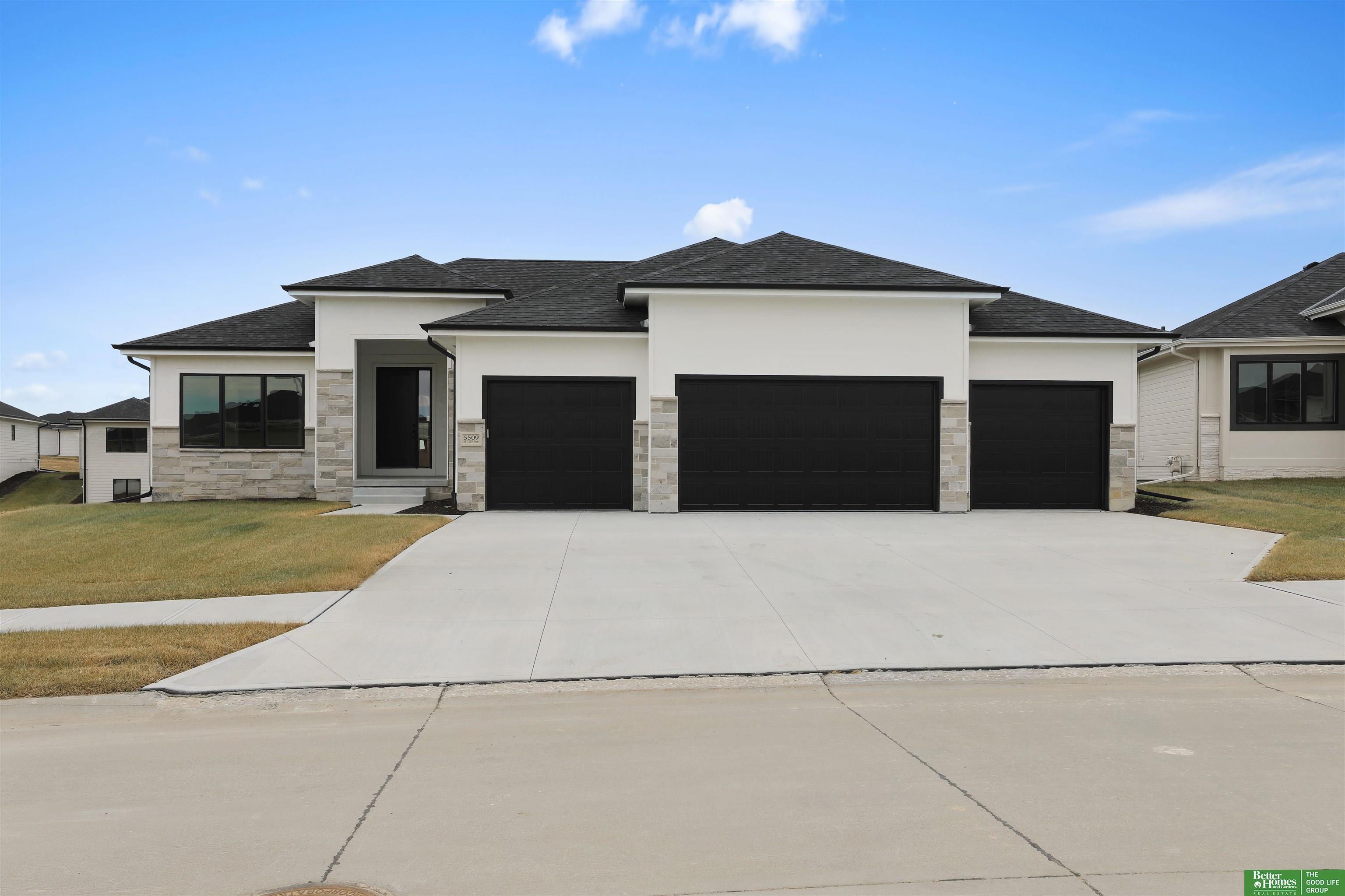 N 212th Ave, Elkhorn, NE 68022