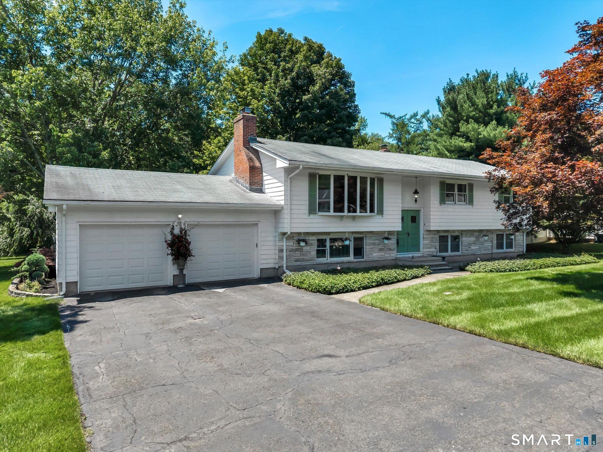 Rolling Ridge Rd, Hamden, CT 06518