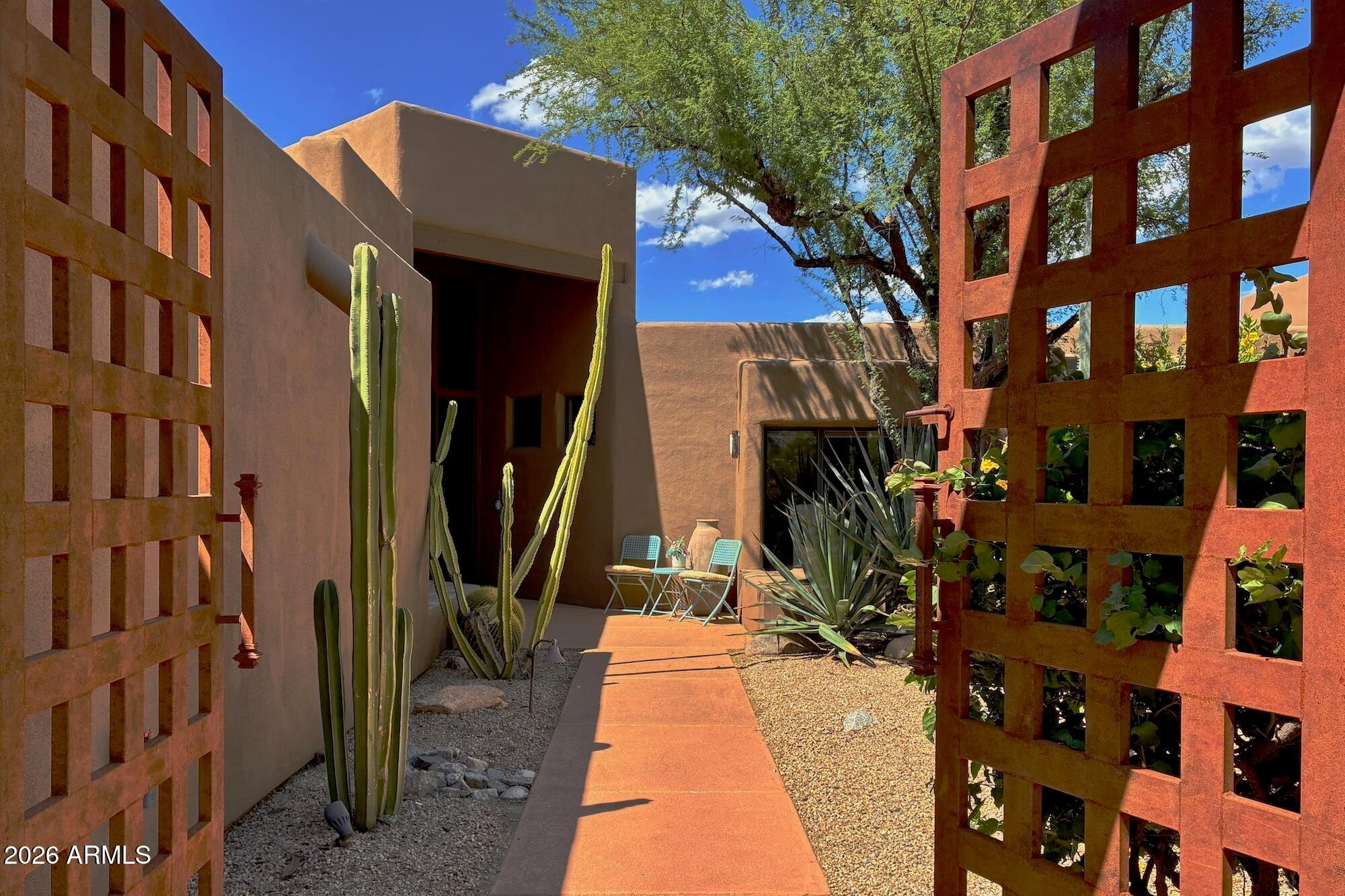 E Cave Creek Rd, Carefree, AZ 85377