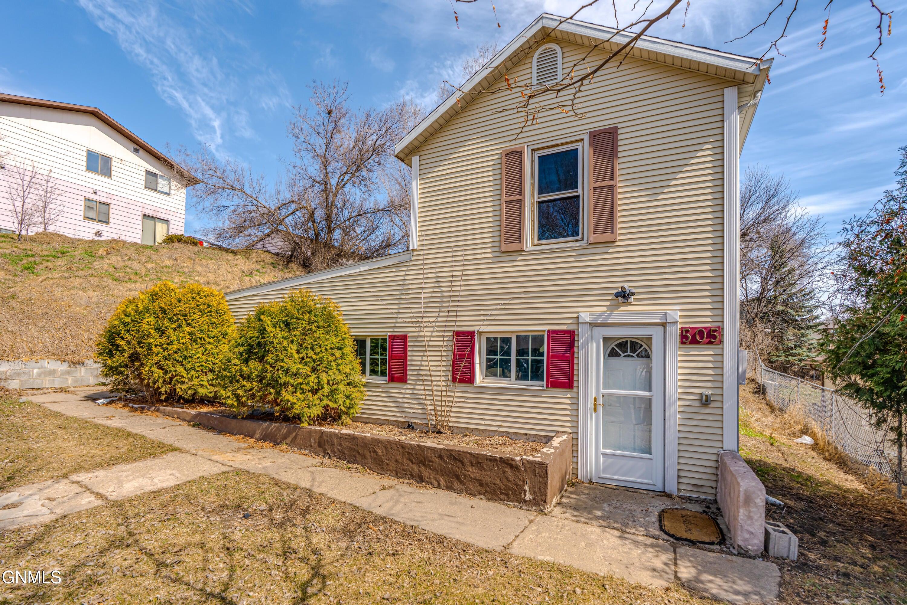 S 10th St, Bismarck, ND 58504
