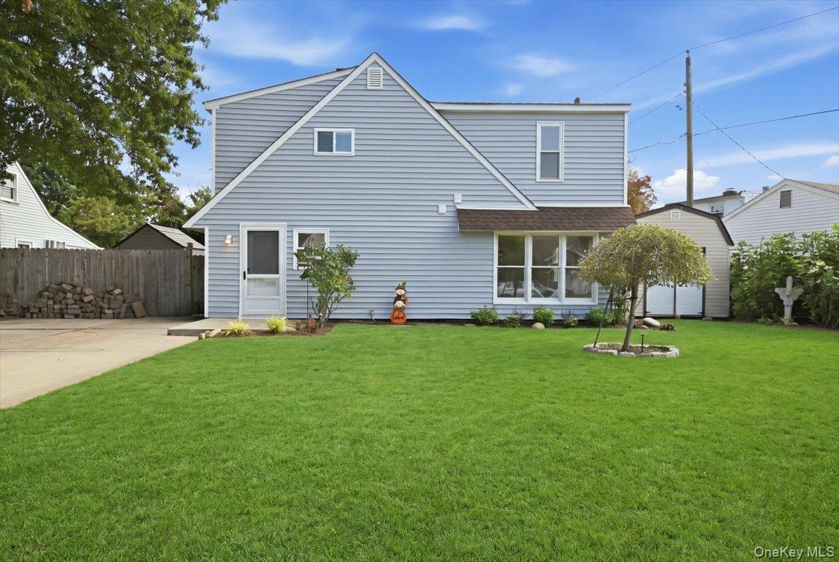 Stonecutter Rd, Levittown, NY 11756