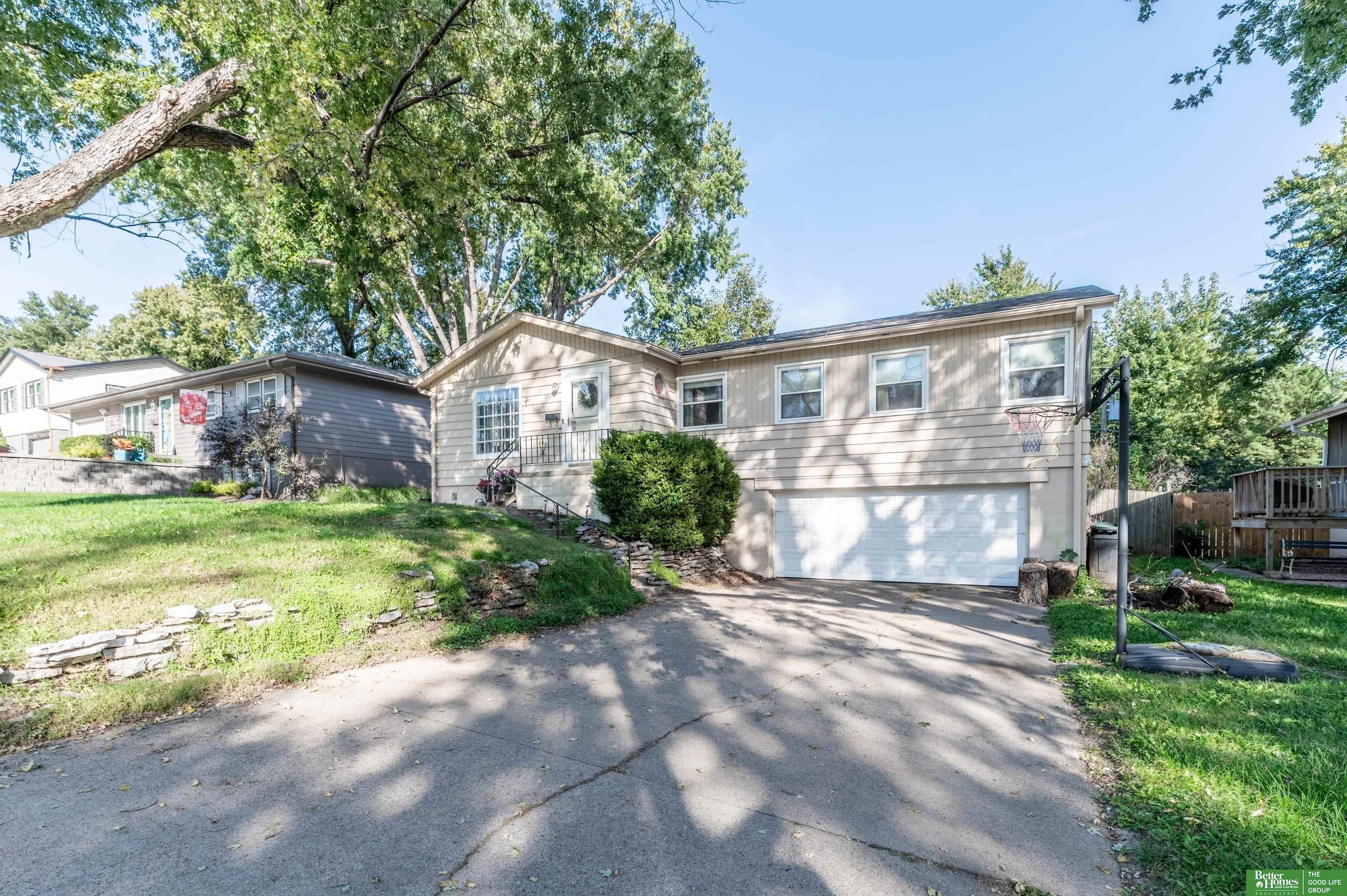 S 91st St, Omaha, NE 68124