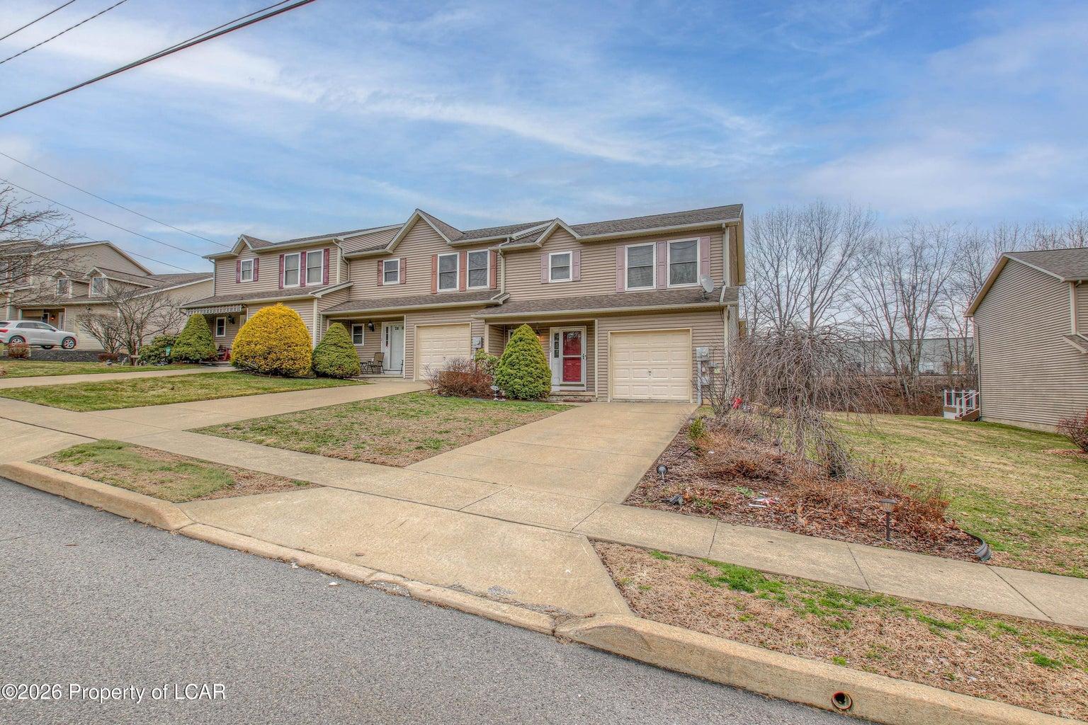 Sunset Dr, Pittston, PA 18640