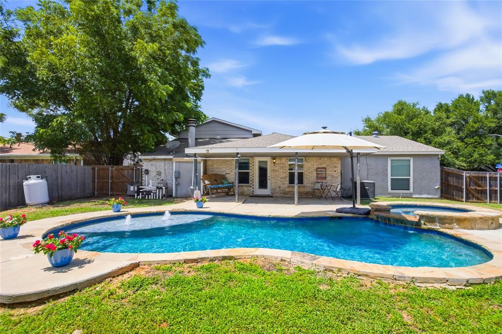 Coronet Ln, Arlington, TX 76017