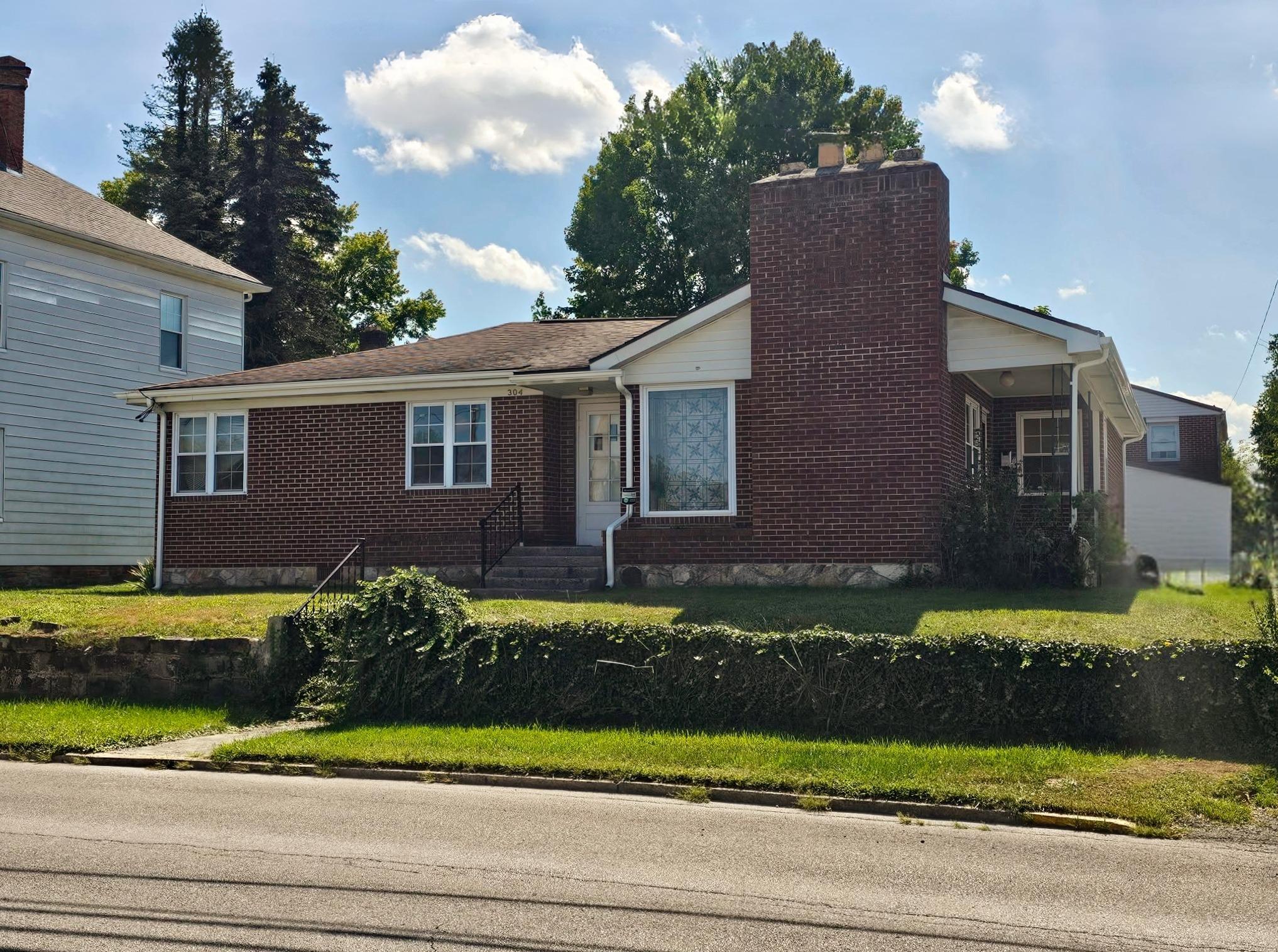 Bee St, Princeton, WV 24740