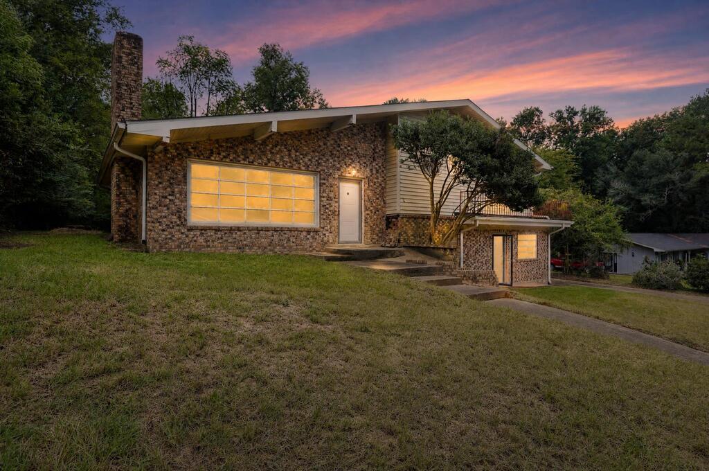 W Lakewood St, Nacogdoches, TX 75965