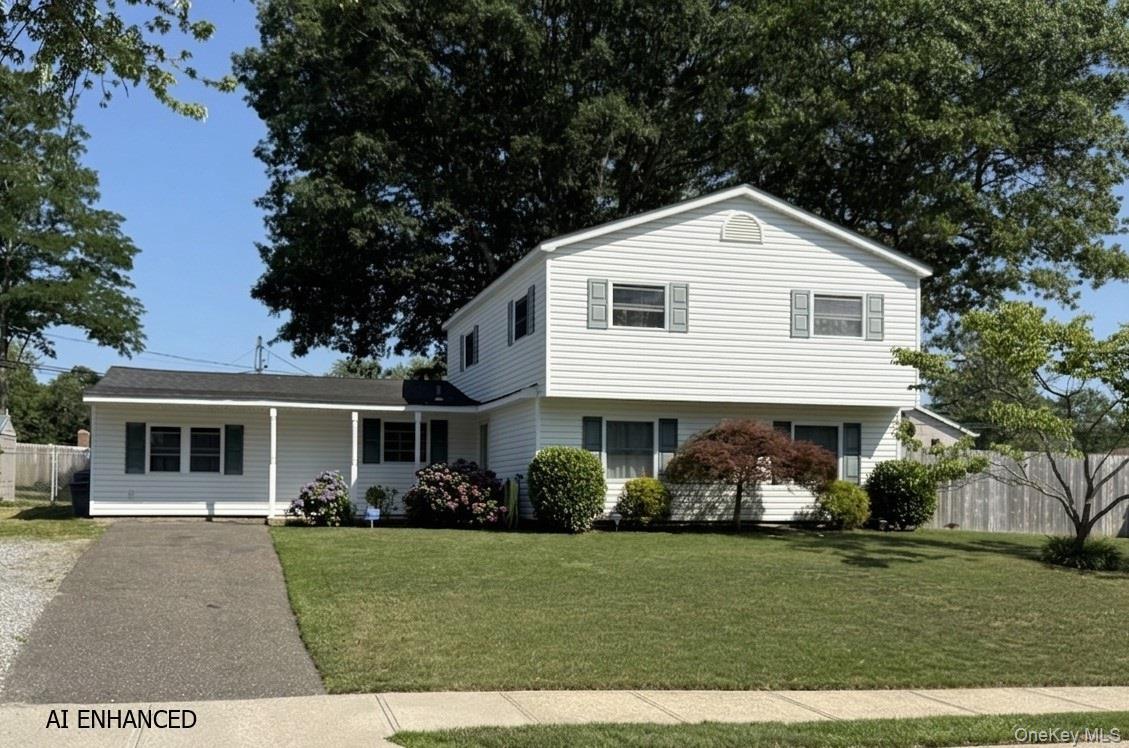 College Hills Dr, Farmingville, NY 11738