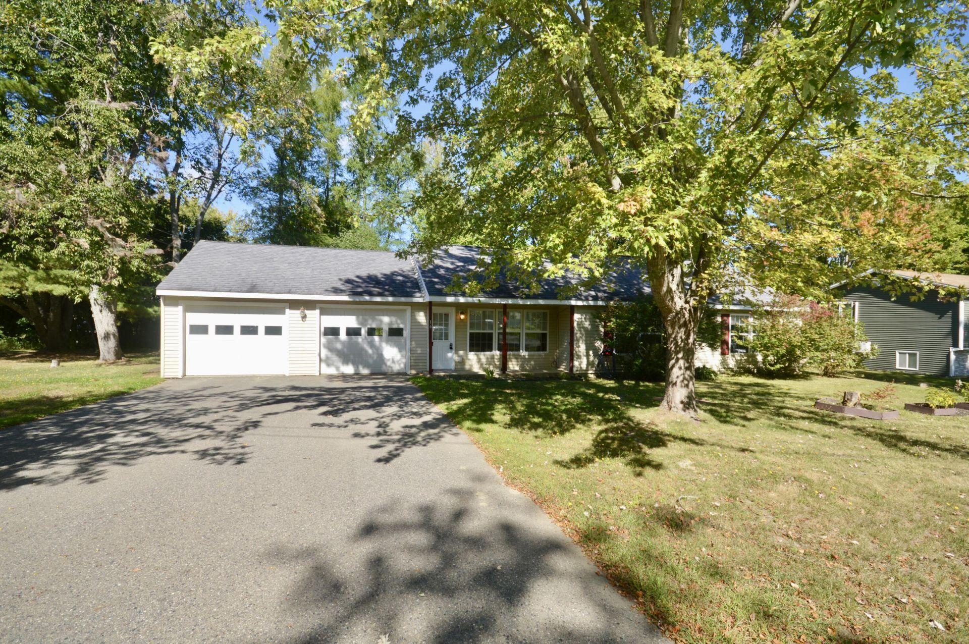 Oak St, Newport, ME 04953