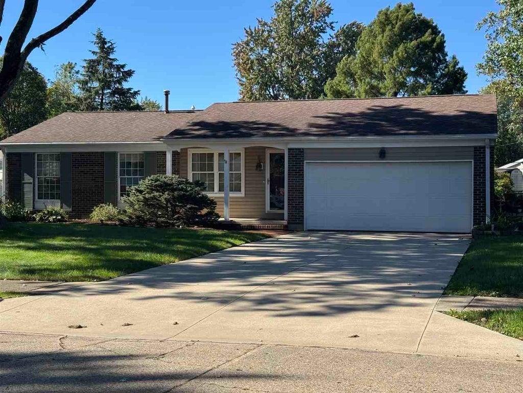 N 1st St, Centerville, IN 47330