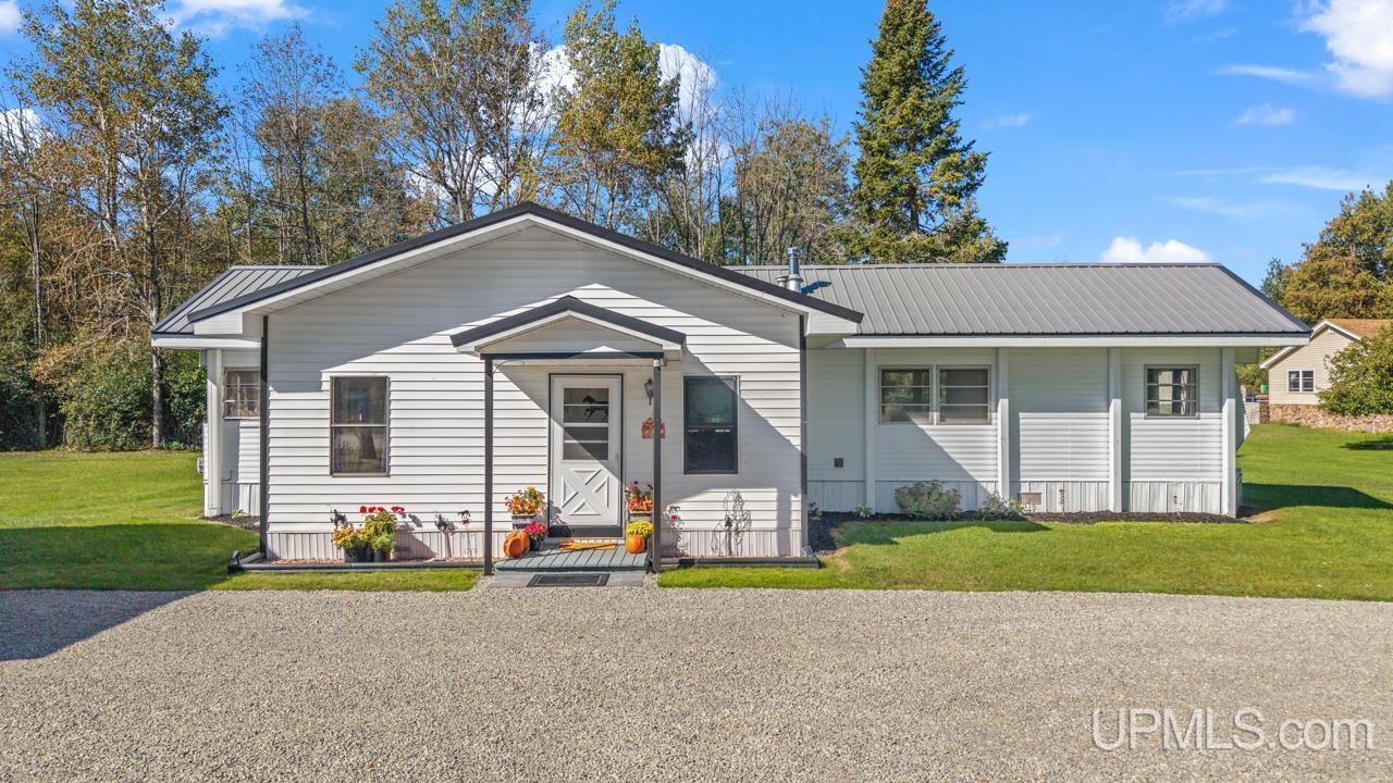K Rd, Bark River, MI 49807