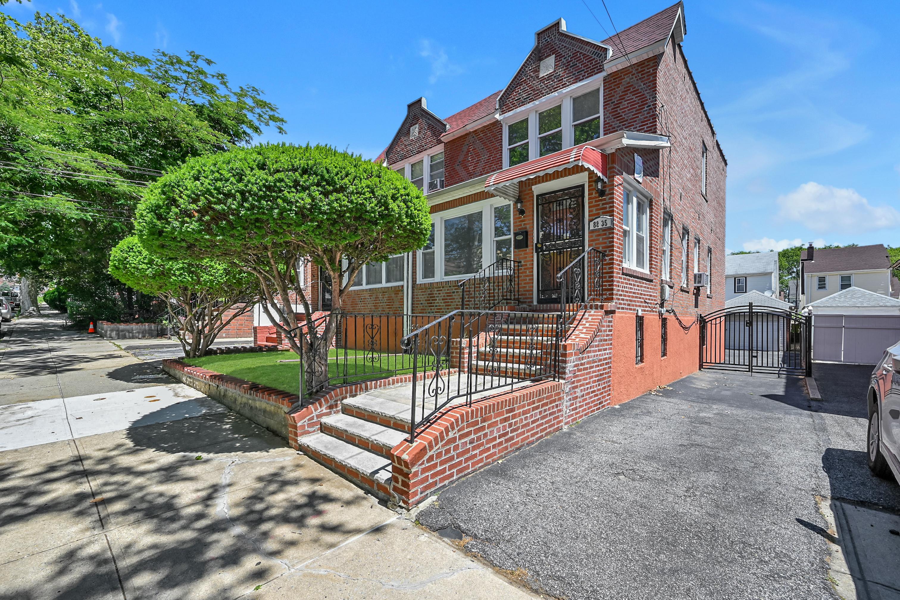 Vanderveer St, Queens Village, NY 11427
