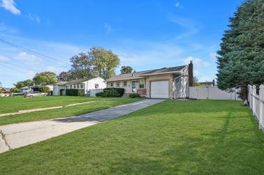 E Chestnut St, Central Islip, NY 11722
