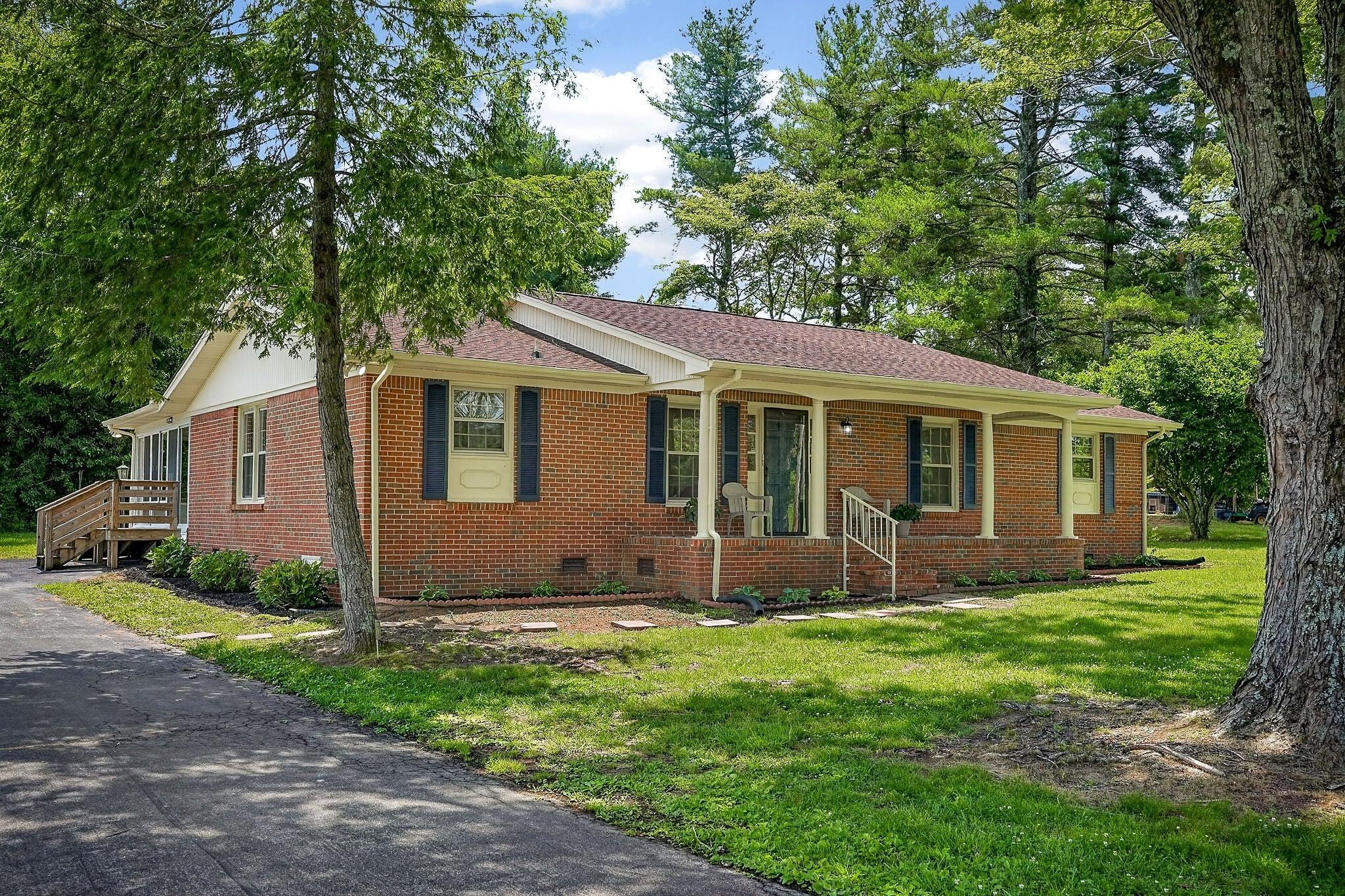 Anthony Ave, Smithville, TN 37166