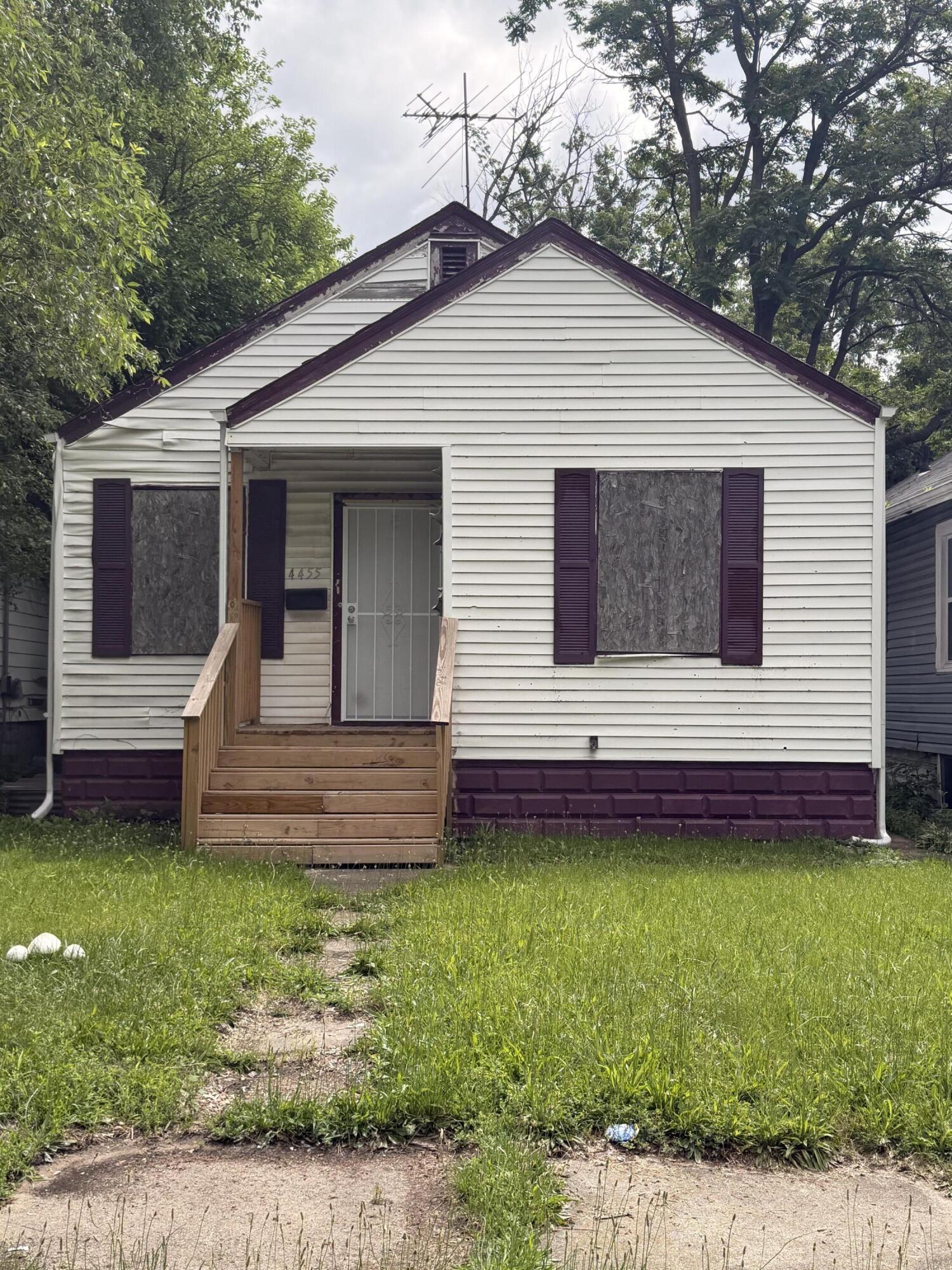 Madison St, Gary, IN 46408
