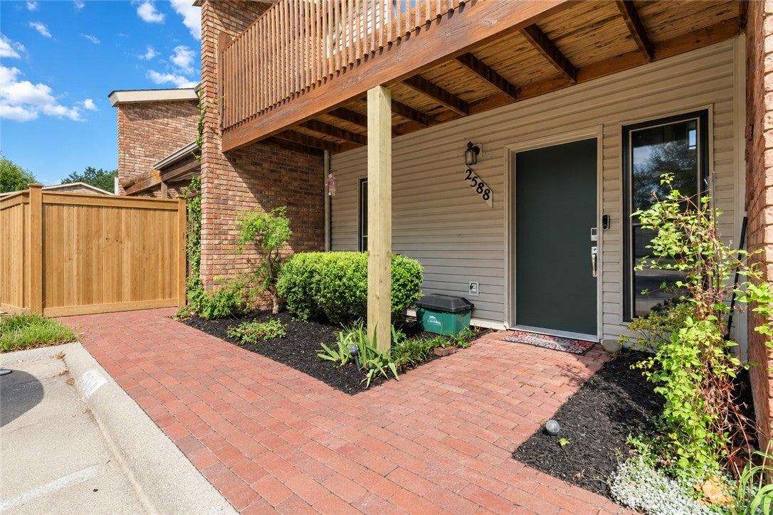E Sweetbriar Dr, Fayetteville, AR 72703