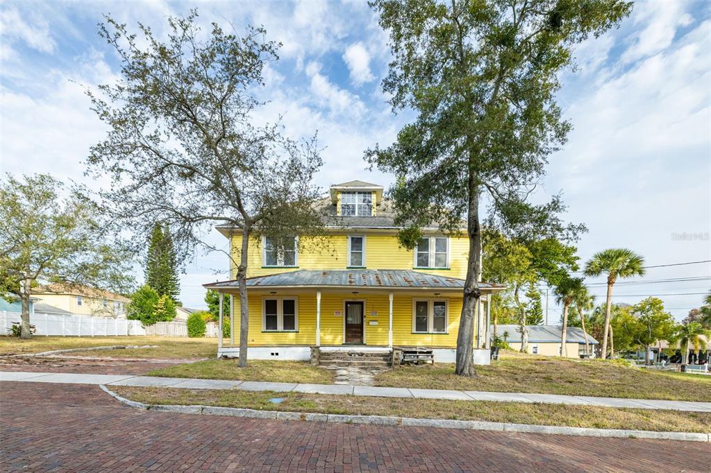 Division St, Tarpon Springs, FL 34689