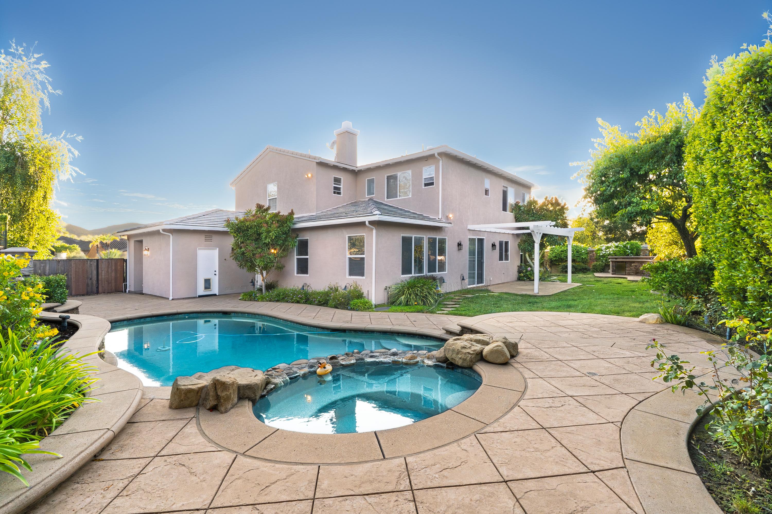 Via Helena, Newbury Park, CA 91320