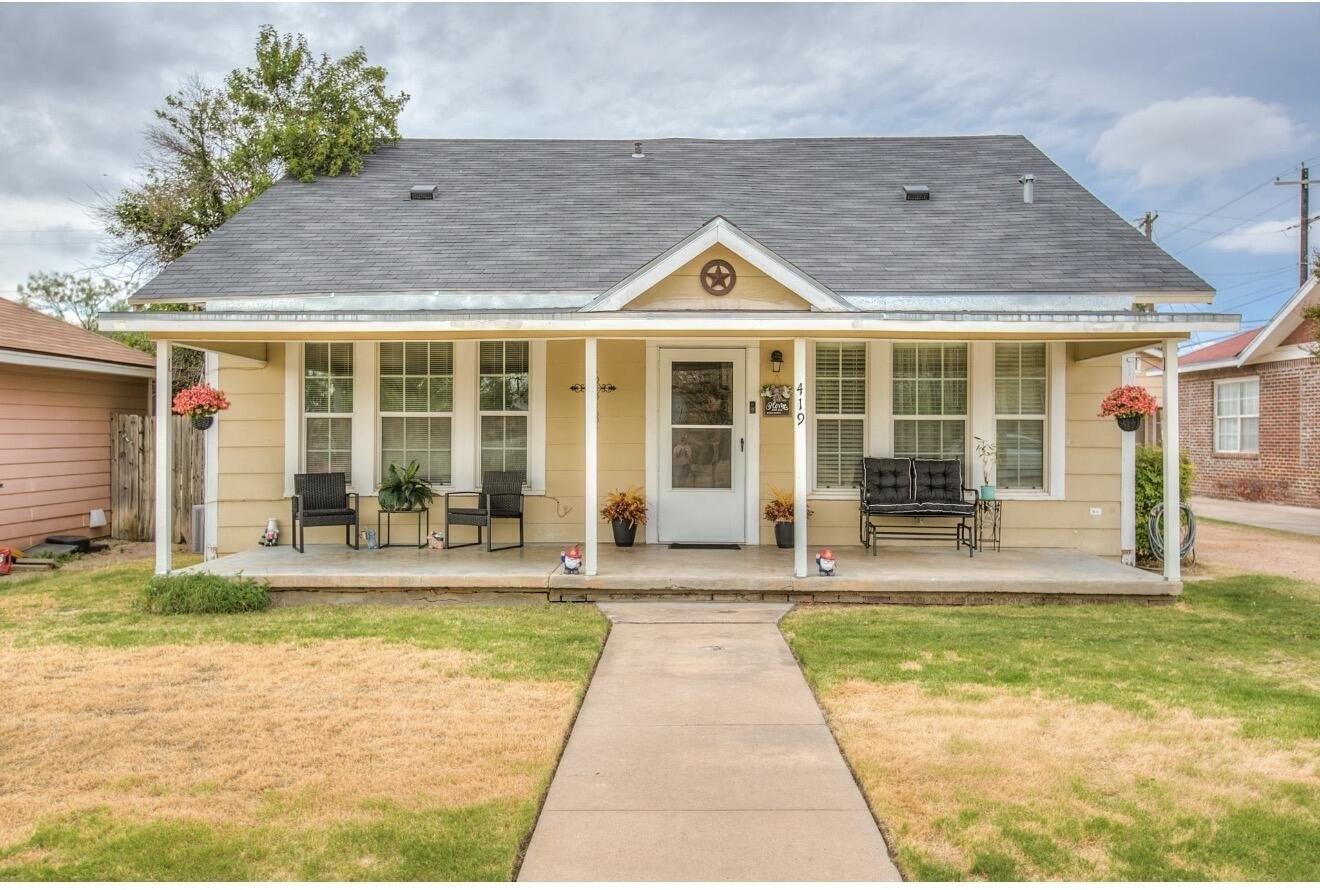 N Adams St, San Angelo, TX 76901