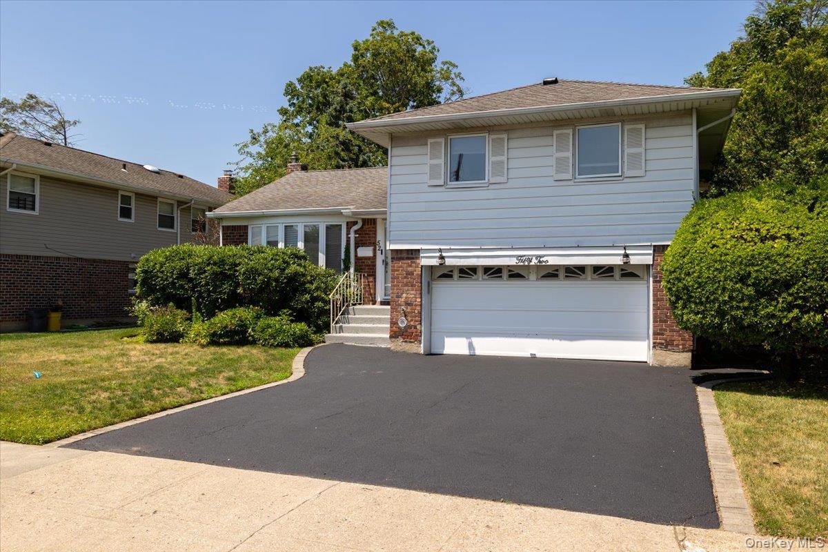 Blanche St, Plainview, NY 11803