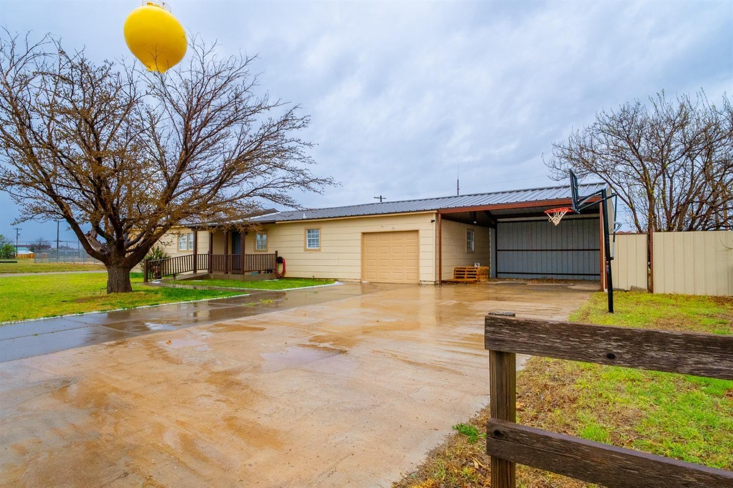 E 1st St, Petersburg, TX 79250
