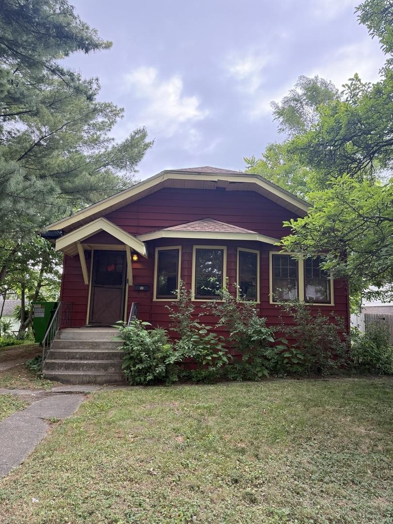 S Lincoln St, Westmont, IL 60559