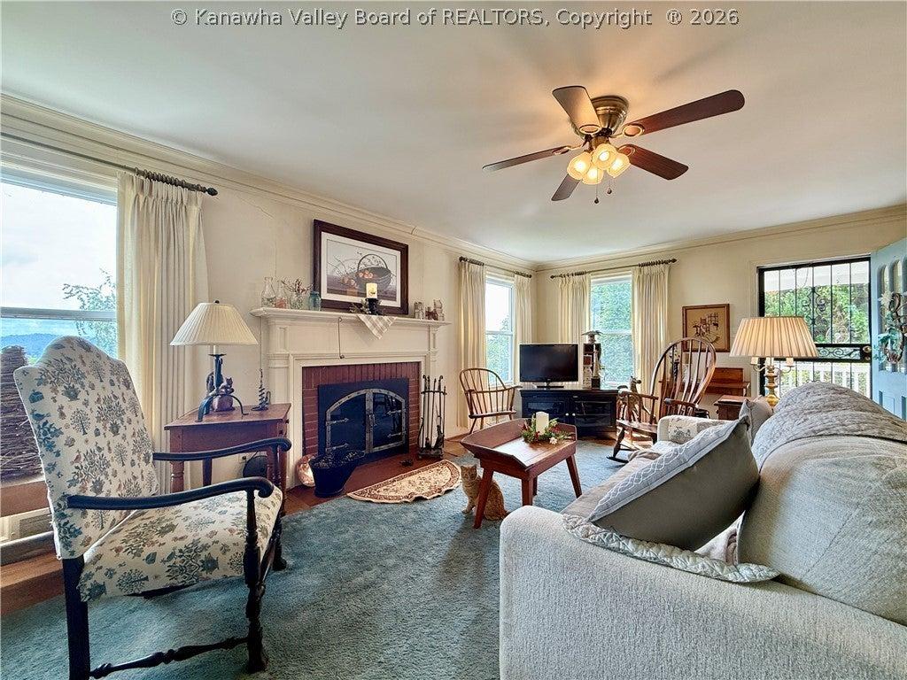 Mount View Dr, Charleston, WV 25314