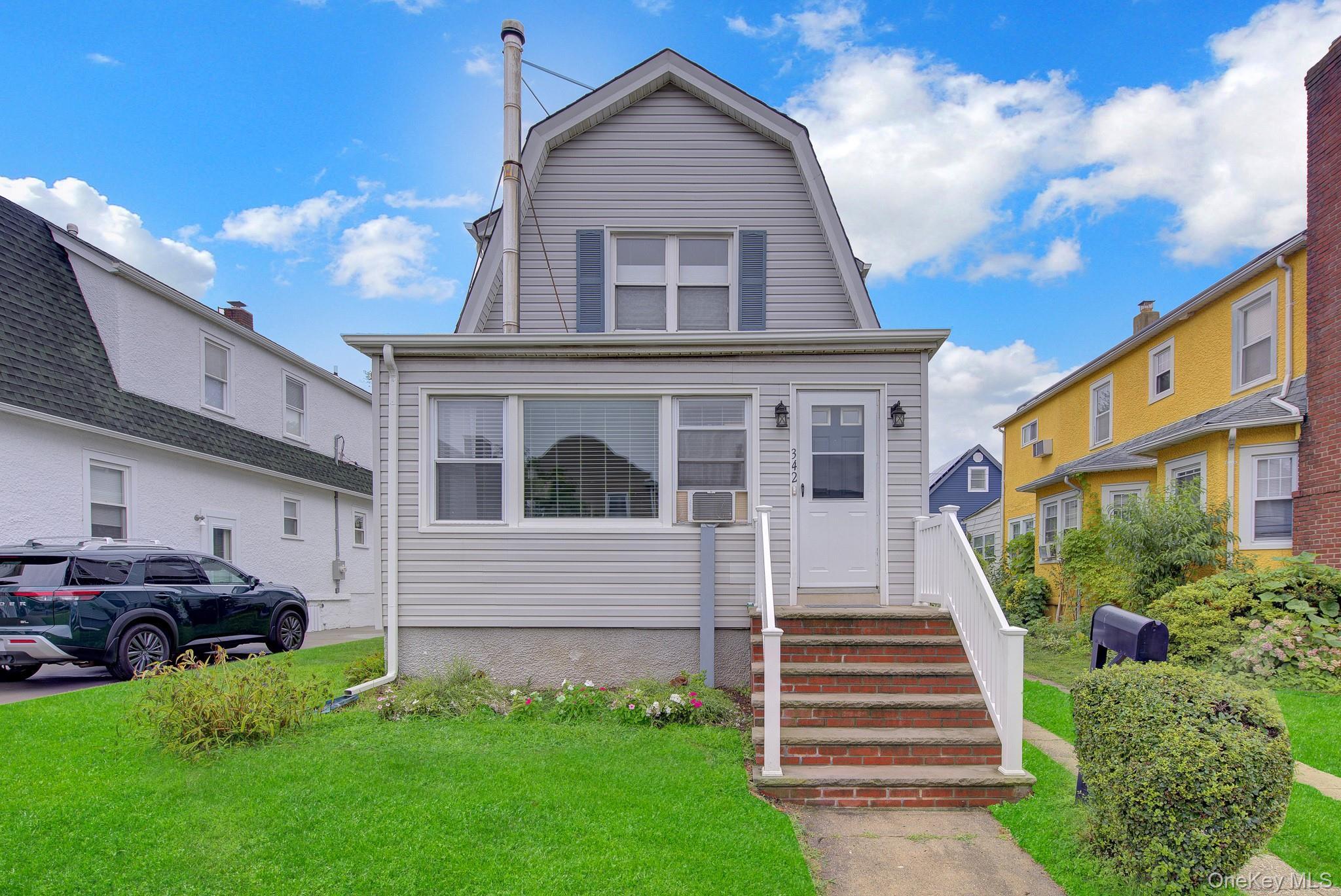 E Walnut St, Long Beach, NY 11561