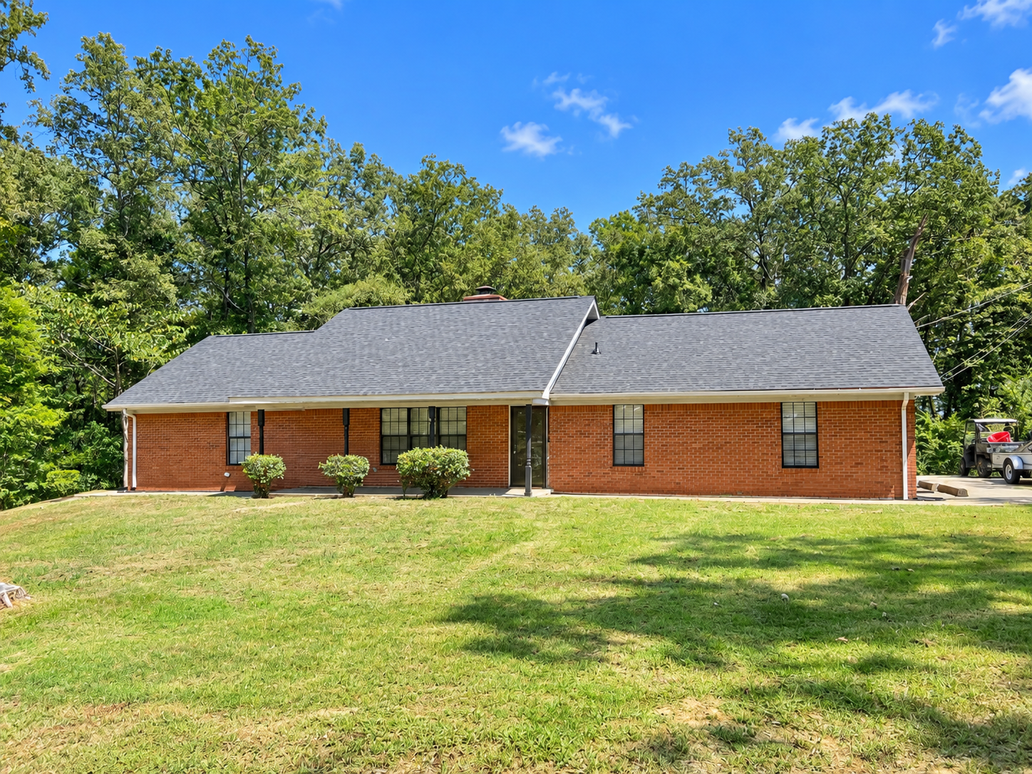 W Lowndes Dr, Columbus, MS 39701