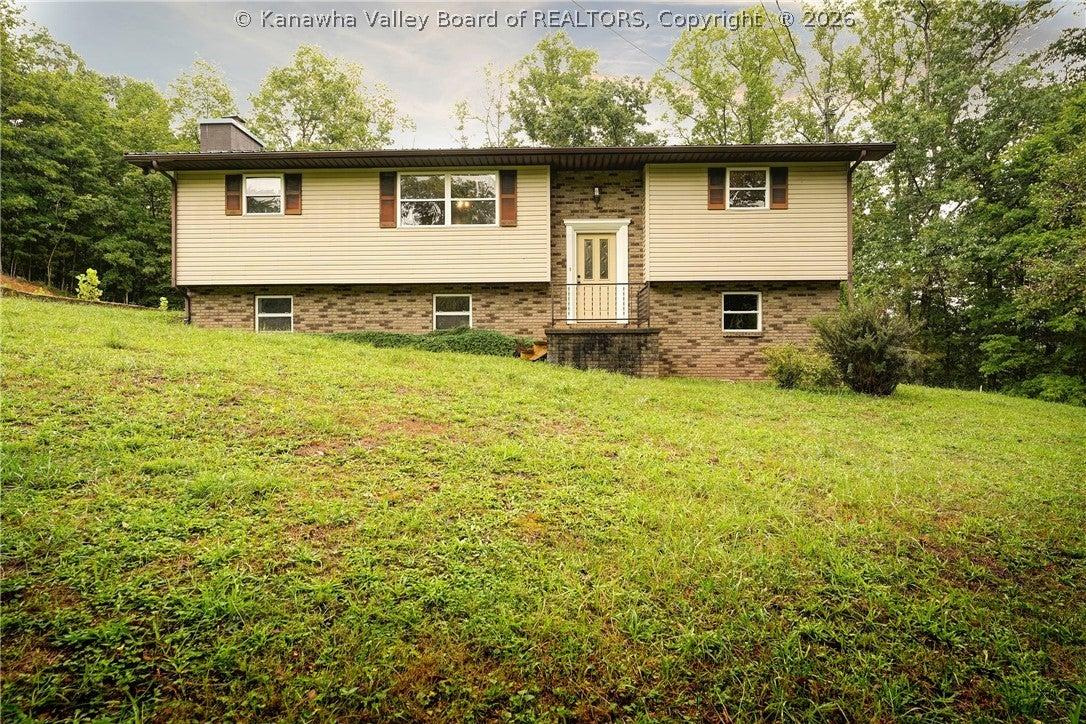 Astro Dr, Clendenin, WV 25045