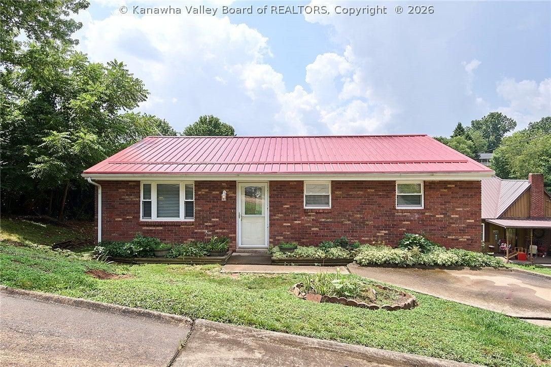 Wedgebrook Ln, Charleston, WV 25313