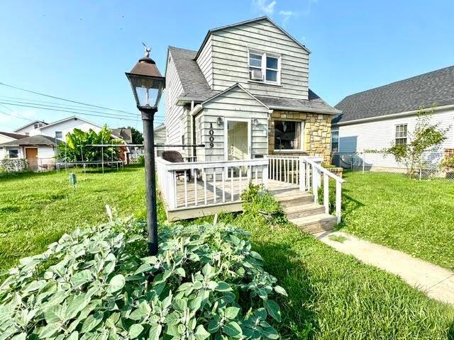 Chestnut St, Kenova, WV 25530