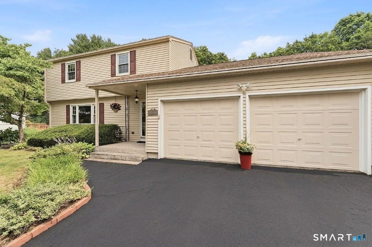Grissom Rd, Manchester, CT 06042