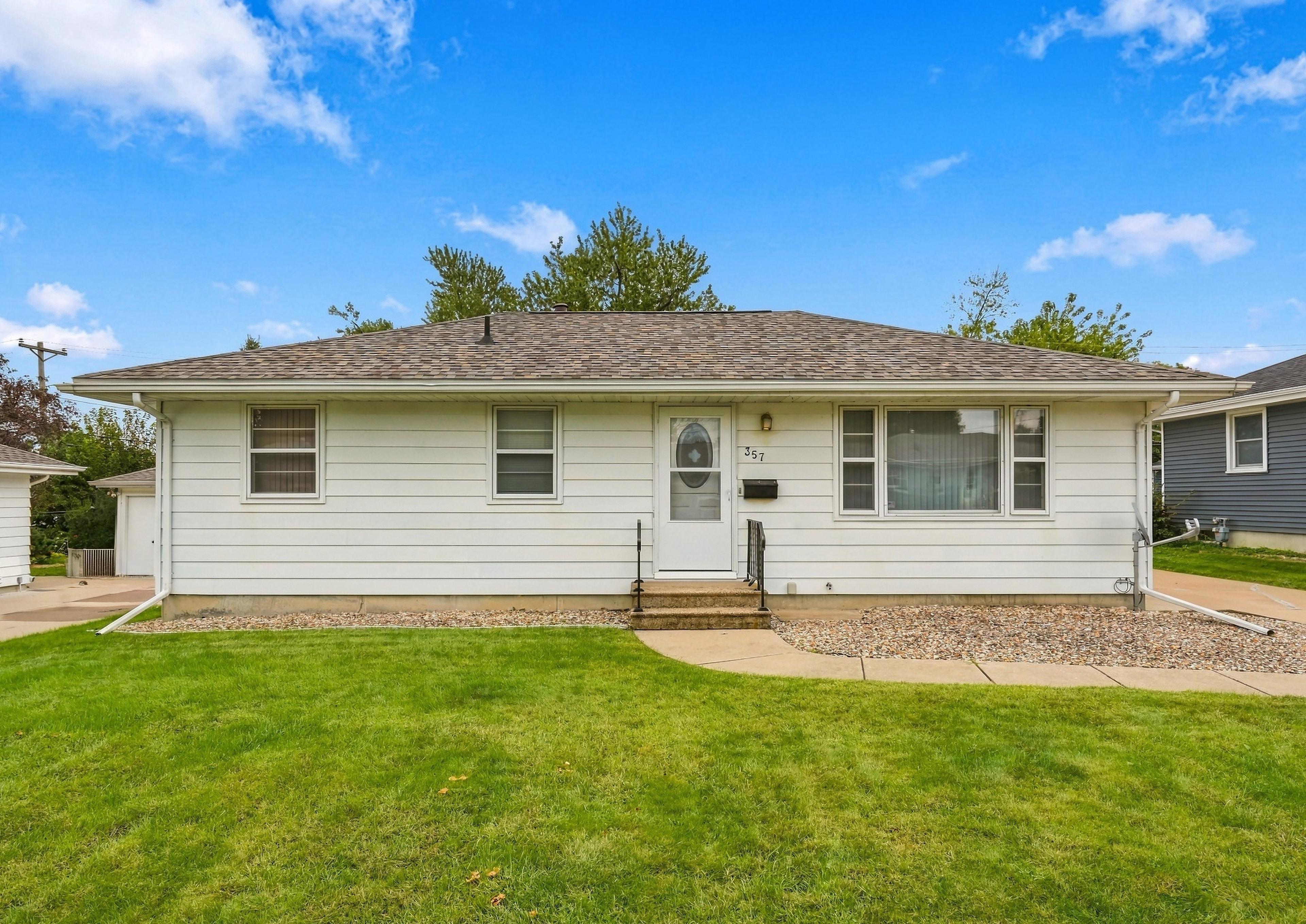 23rd St Nw, Cedar Rapids, IA 52405