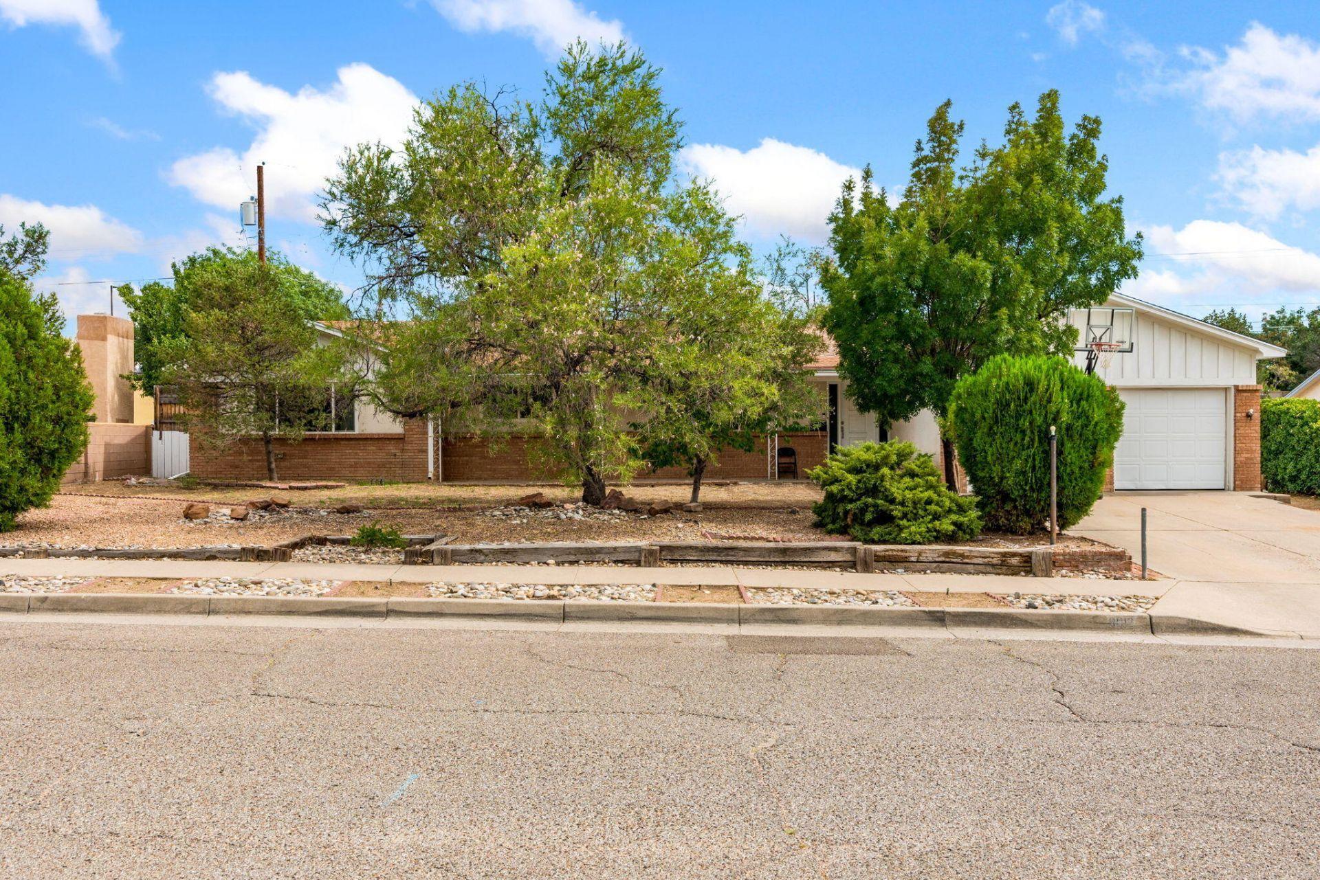 Lagrima De Oro Rd Ne, Albuquerque, NM 87111