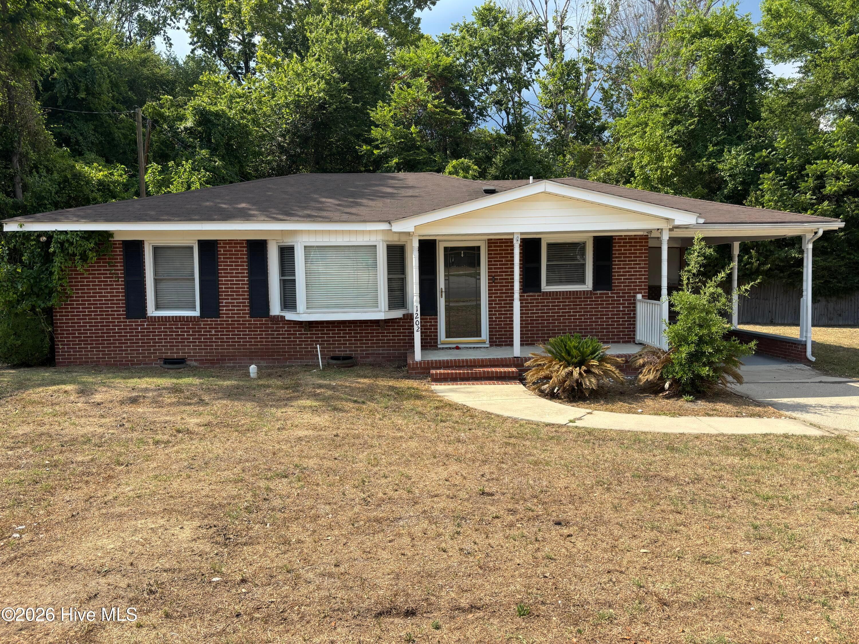 W Howard Ave, Tarboro, NC 27886